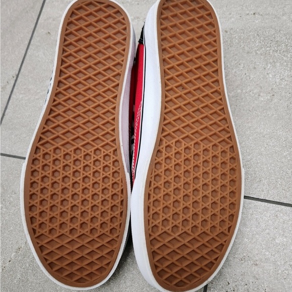 VANS - Picture 3 of 5